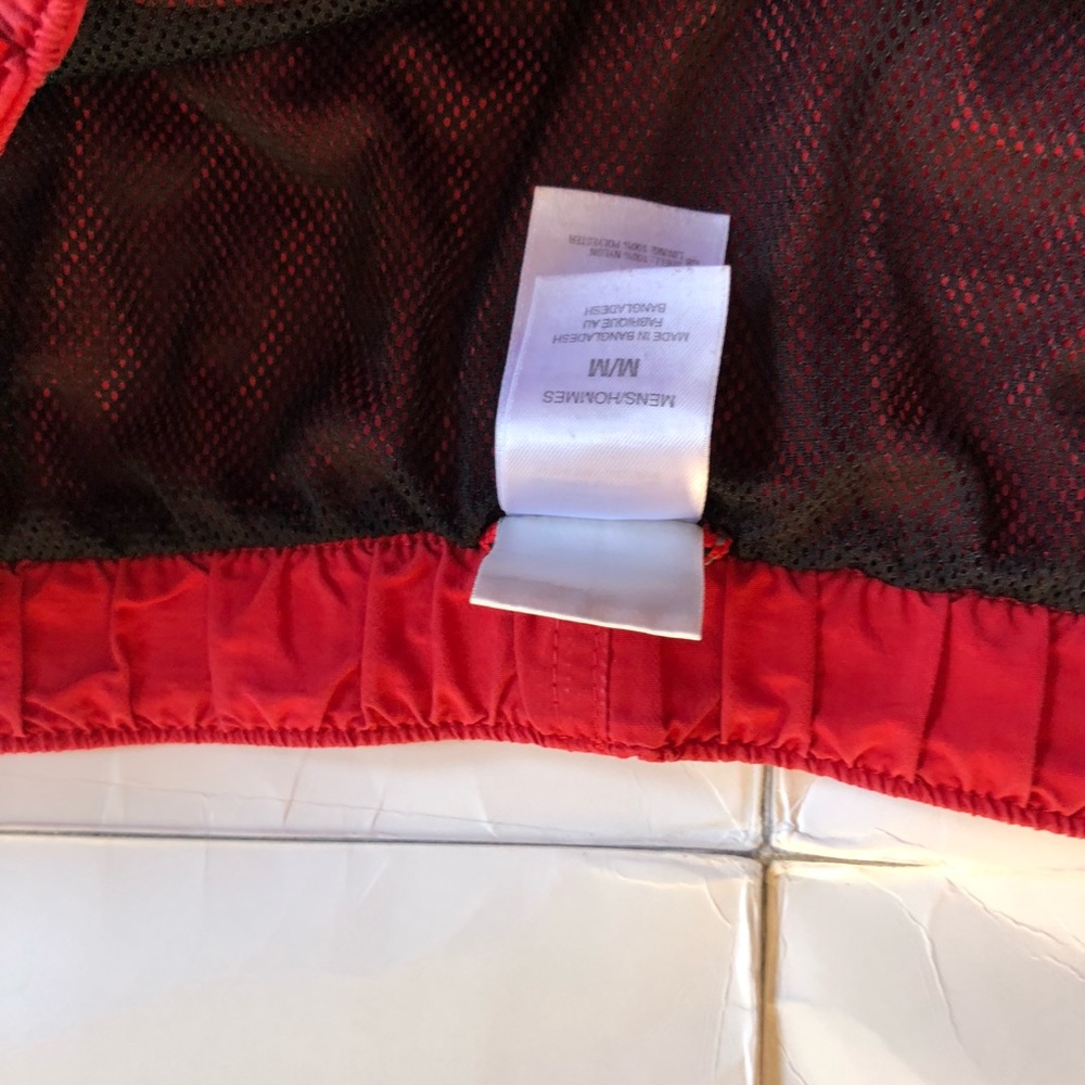 The north face red nylon fishing shorts - Picture 4 of 7